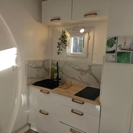 Moderne Et Calme Apartment